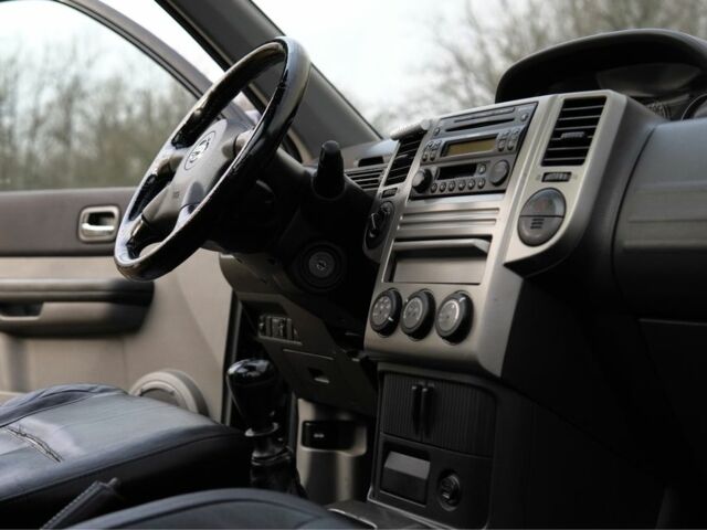 Черный Ниссан ИксТрейл, объемом двигателя 2.2 л и пробегом 273 тыс. км за 4267 $, фото 13 на Automoto.ua