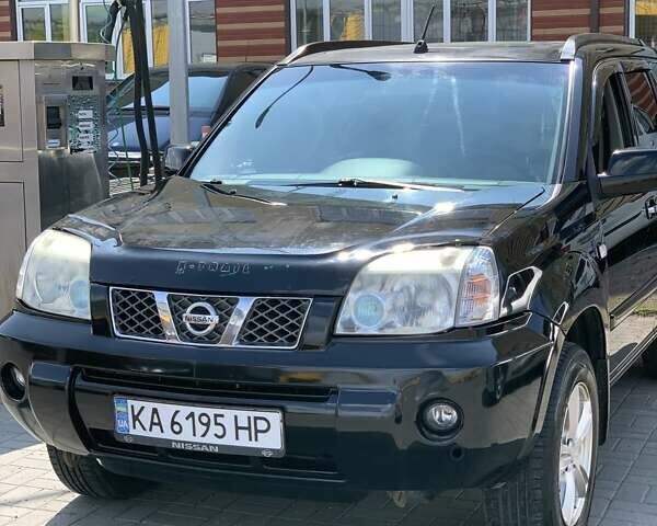 Черный Ниссан ИксТрейл, объемом двигателя 2.2 л и пробегом 227 тыс. км за 8300 $, фото 4 на Automoto.ua