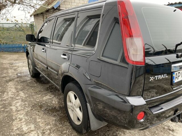 Черный Ниссан ИксТрейл, объемом двигателя 2 л и пробегом 300 тыс. км за 7000 $, фото 3 на Automoto.ua