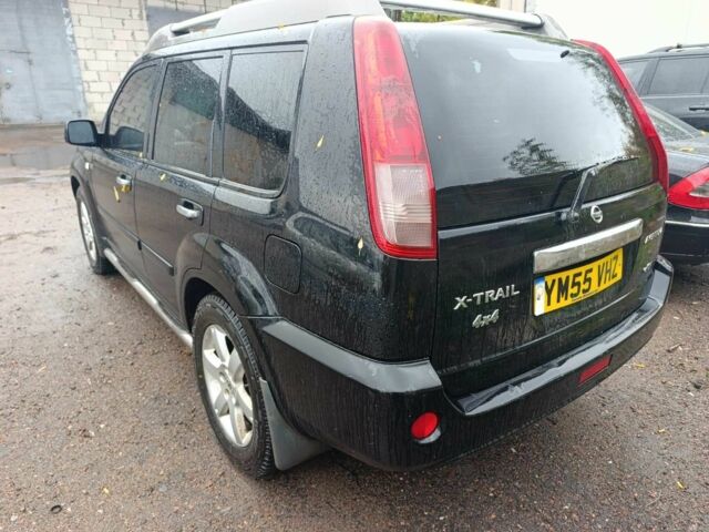 Черный Ниссан ИксТрейл, объемом двигателя 2 л и пробегом 180 тыс. км за 4500 $, фото 2 на Automoto.ua