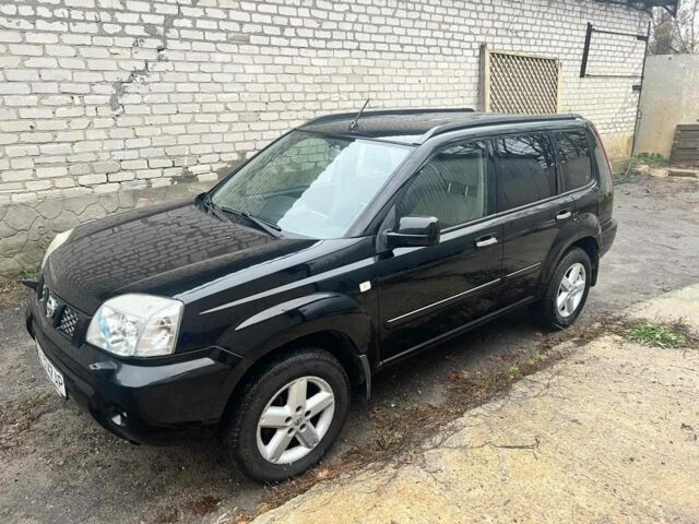 Черный Ниссан ИксТрейл, объемом двигателя 2 л и пробегом 150 тыс. км за 7700 $, фото 3 на Automoto.ua