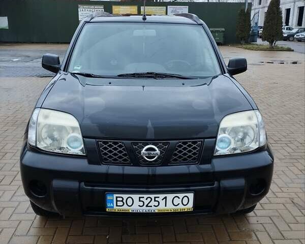 Черный Ниссан ИксТрейл, объемом двигателя 2.2 л и пробегом 373 тыс. км за 5800 $, фото 2 на Automoto.ua