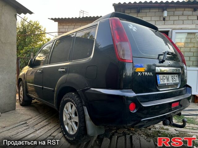 Черный Ниссан ИксТрейл, объемом двигателя 2.2 л и пробегом 360 тыс. км за 3500 $, фото 3 на Automoto.ua