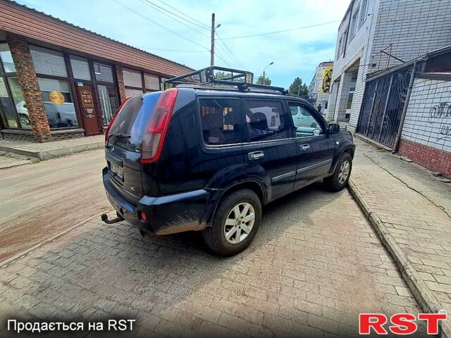 Черный Ниссан ИксТрейл, объемом двигателя 2.2 л и пробегом 340 тыс. км за 5000 $, фото 2 на Automoto.ua