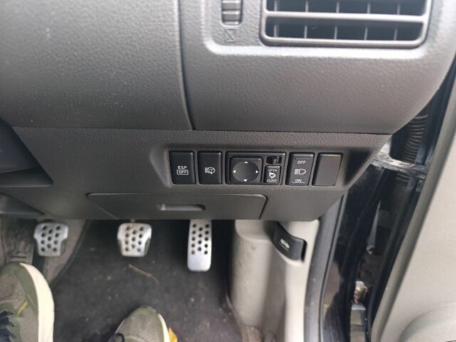 Черный Ниссан ИксТрейл, объемом двигателя 2 л и пробегом 180 тыс. км за 4500 $, фото 6 на Automoto.ua