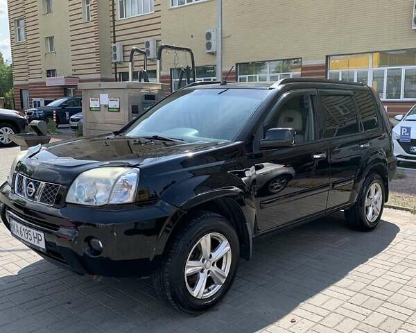 Черный Ниссан ИксТрейл, объемом двигателя 2.2 л и пробегом 227 тыс. км за 8300 $, фото 3 на Automoto.ua