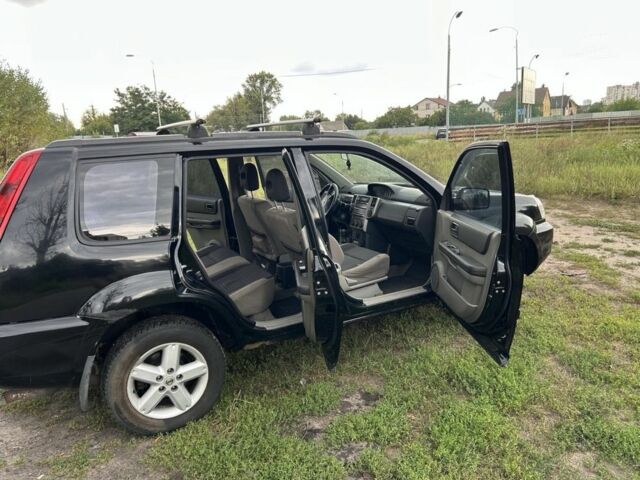 Черный Ниссан ИксТрейл, объемом двигателя 2.2 л и пробегом 252 тыс. км за 3600 $, фото 7 на Automoto.ua