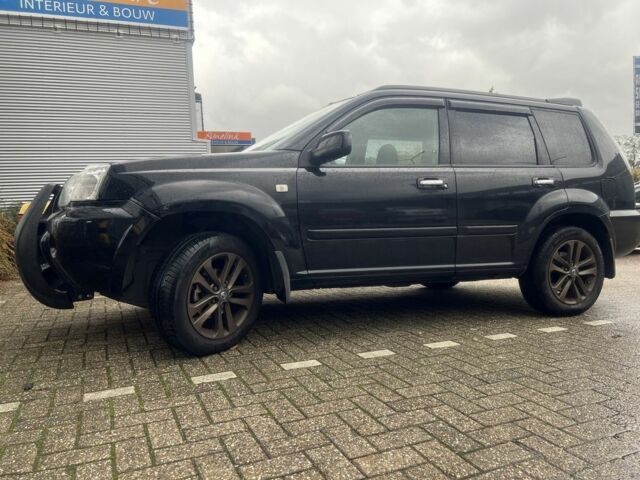 Черный Ниссан ИксТрейл, объемом двигателя 2.2 л и пробегом 260 тыс. км за 4254 $, фото 4 на Automoto.ua