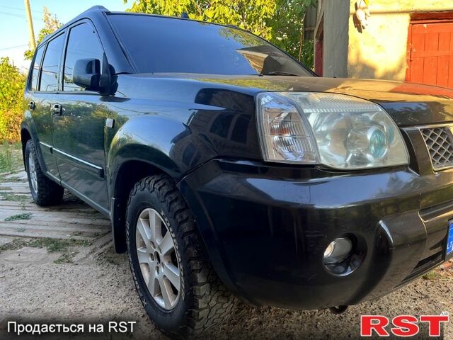 Черный Ниссан ИксТрейл, объемом двигателя 2.2 л и пробегом 360 тыс. км за 3500 $, фото 2 на Automoto.ua