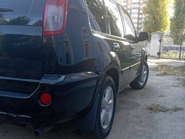 Черный Ниссан ИксТрейл, объемом двигателя 2 л и пробегом 196 тыс. км за 4300 $, фото 3 на Automoto.ua