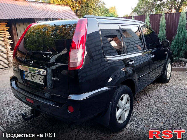 Черный Ниссан ИксТрейл, объемом двигателя 2 л и пробегом 200 тыс. км за 6200 $, фото 3 на Automoto.ua