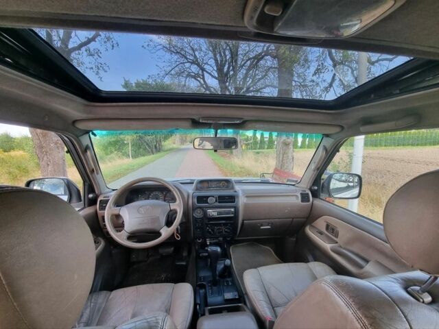 Черный Ниссан ИксТрейл, объемом двигателя 2.2 л и пробегом 245 тыс. км за 2550 $, фото 2 на Automoto.ua