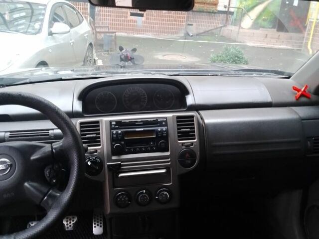 Черный Ниссан ИксТрейл, объемом двигателя 2.2 л и пробегом 260 тыс. км за 4500 $, фото 4 на Automoto.ua