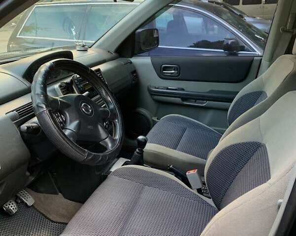 Черный Ниссан ИксТрейл, объемом двигателя 2.2 л и пробегом 227 тыс. км за 8300 $, фото 47 на Automoto.ua