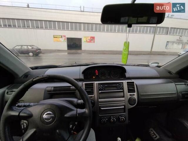 Черный Ниссан ИксТрейл, объемом двигателя 2.2 л и пробегом 373 тыс. км за 5800 $, фото 12 на Automoto.ua
