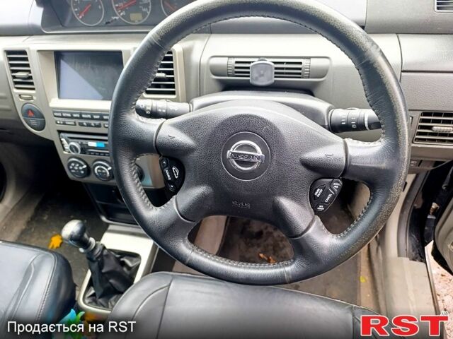 Черный Ниссан ИксТрейл, объемом двигателя 2.2 л и пробегом 180 тыс. км за 4500 $, фото 11 на Automoto.ua