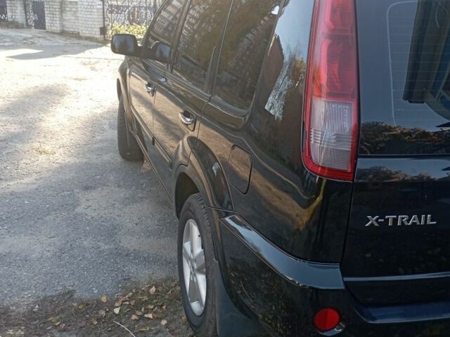 Черный Ниссан ИксТрейл, объемом двигателя 2 л и пробегом 196 тыс. км за 4300 $, фото 1 на Automoto.ua