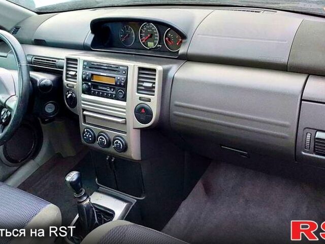 Черный Ниссан ИксТрейл, объемом двигателя 2.2 л и пробегом 360 тыс. км за 3500 $, фото 4 на Automoto.ua