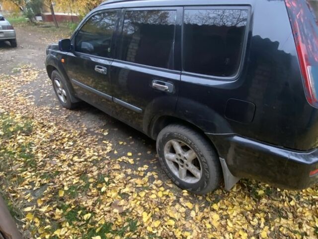 Черный Ниссан ИксТрейл, объемом двигателя 2.2 л и пробегом 397 тыс. км за 3700 $, фото 3 на Automoto.ua