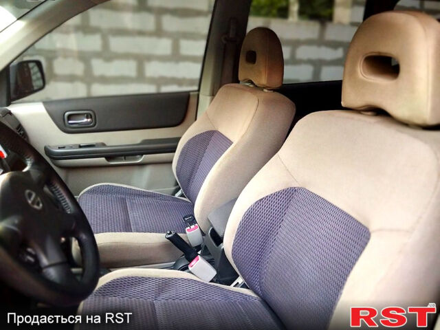 Черный Ниссан ИксТрейл, объемом двигателя 2 л и пробегом 200 тыс. км за 6200 $, фото 8 на Automoto.ua