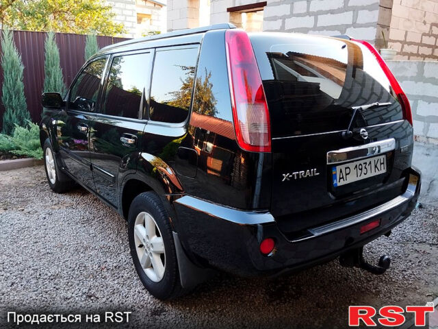 Черный Ниссан ИксТрейл, объемом двигателя 2 л и пробегом 200 тыс. км за 6200 $, фото 2 на Automoto.ua