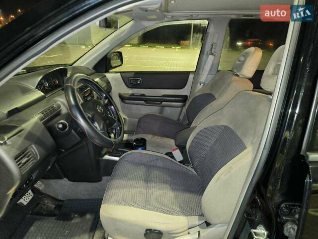 Черный Ниссан ИксТрейл, объемом двигателя 2.49 л и пробегом 128 тыс. км за 7500 $, фото 7 на Automoto.ua