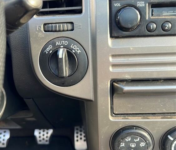 Черный Ниссан ИксТрейл, объемом двигателя 2.2 л и пробегом 260 тыс. км за 4254 $, фото 9 на Automoto.ua