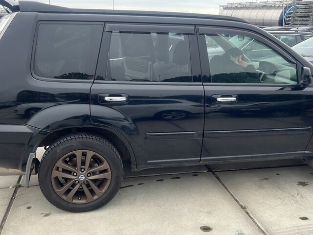 Черный Ниссан ИксТрейл, объемом двигателя 2.2 л и пробегом 260 тыс. км за 4254 $, фото 2 на Automoto.ua