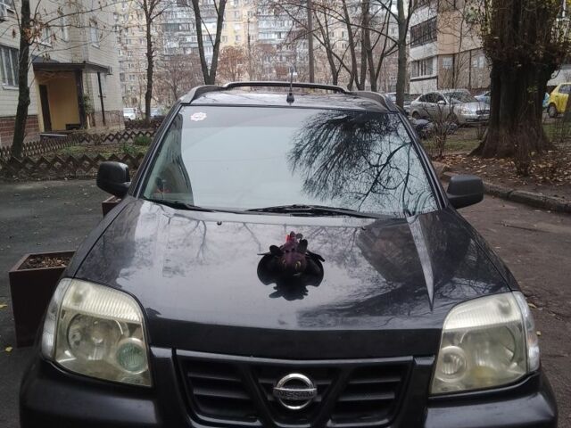 Черный Ниссан ИксТрейл, объемом двигателя 2.2 л и пробегом 260 тыс. км за 4500 $, фото 2 на Automoto.ua