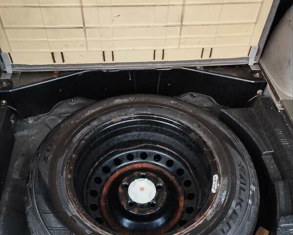 Черный Ниссан ИксТрейл, объемом двигателя 2.2 л и пробегом 373 тыс. км за 5800 $, фото 3 на Automoto.ua