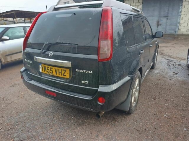 Черный Ниссан ИксТрейл, объемом двигателя 2 л и пробегом 180 тыс. км за 4500 $, фото 3 на Automoto.ua