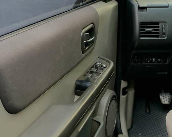 Черный Ниссан ИксТрейл, объемом двигателя 2.2 л и пробегом 227 тыс. км за 8300 $, фото 51 на Automoto.ua