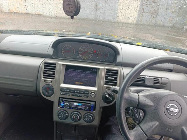 Черный Ниссан ИксТрейл, объемом двигателя 2 л и пробегом 180 тыс. км за 4500 $, фото 4 на Automoto.ua