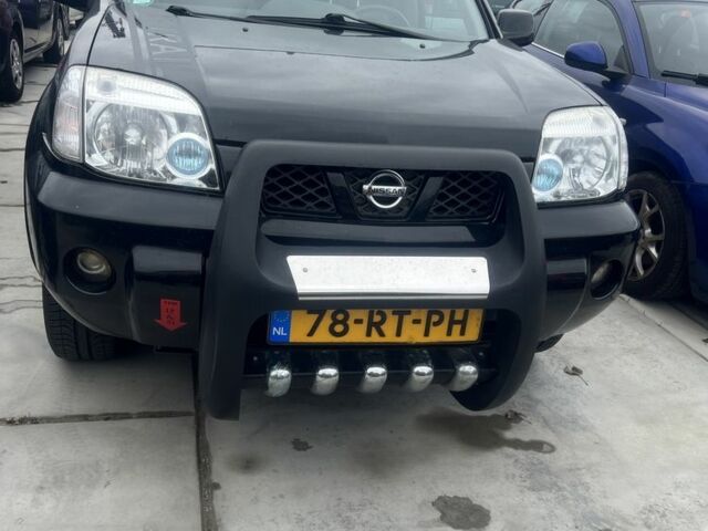 Черный Ниссан ИксТрейл, объемом двигателя 2.2 л и пробегом 260 тыс. км за 4254 $, фото 3 на Automoto.ua