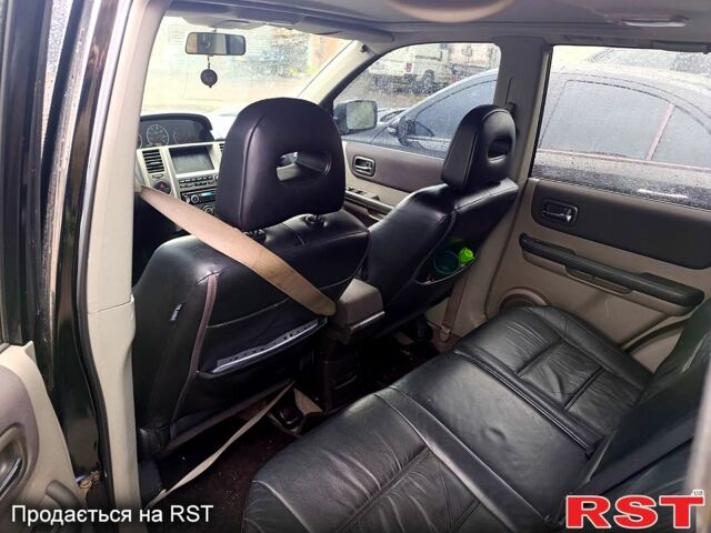 Черный Ниссан ИксТрейл, объемом двигателя 2.2 л и пробегом 180 тыс. км за 4500 $, фото 2 на Automoto.ua