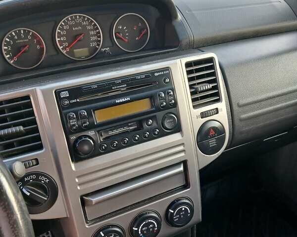 Черный Ниссан ИксТрейл, объемом двигателя 2.5 л и пробегом 135 тыс. км за 7500 $, фото 6 на Automoto.ua