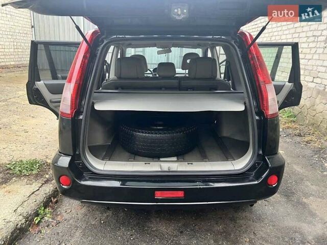 Черный Ниссан ИксТрейл, объемом двигателя 2 л и пробегом 150 тыс. км за 6500 $, фото 8 на Automoto.ua