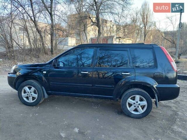 Черный Ниссан ИксТрейл, объемом двигателя 2 л и пробегом 250 тыс. км за 6500 $, фото 4 на Automoto.ua