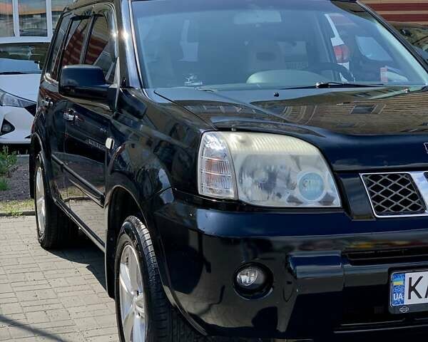 Черный Ниссан ИксТрейл, объемом двигателя 2.2 л и пробегом 227 тыс. км за 8300 $, фото 12 на Automoto.ua