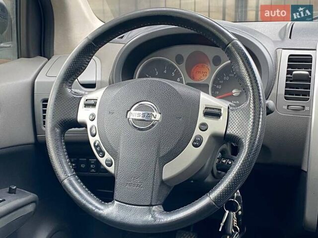 Черный Ниссан ИксТрейл, объемом двигателя 2 л и пробегом 295 тыс. км за 8090 $, фото 14 на Automoto.ua