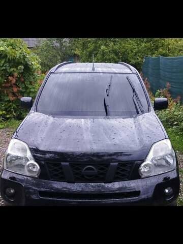 Черный Ниссан ИксТрейл, объемом двигателя 2 л и пробегом 140 тыс. км за 11600 $, фото 2 на Automoto.ua