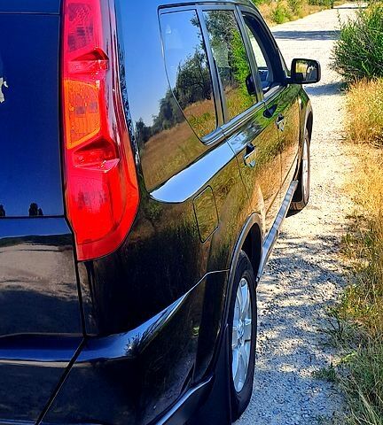 Черный Ниссан ИксТрейл, объемом двигателя 2.5 л и пробегом 223 тыс. км за 7500 $, фото 3 на Automoto.ua