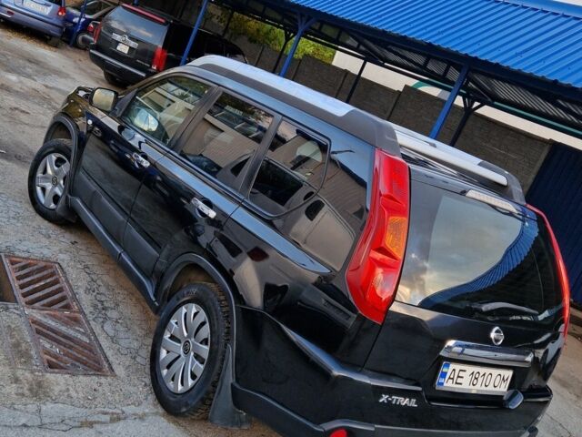 Черный Ниссан ИксТрейл, объемом двигателя 2.5 л и пробегом 340 тыс. км за 7299 $, фото 2 на Automoto.ua