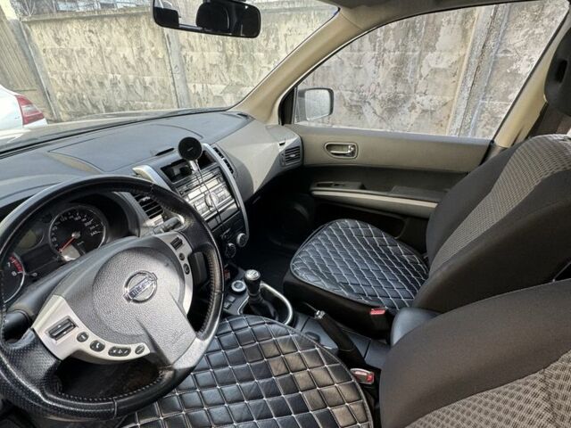 Чорний Ніссан ІксТрейл, об'ємом двигуна 2 л та пробігом 210 тис. км за 6900 $, фото 3 на Automoto.ua