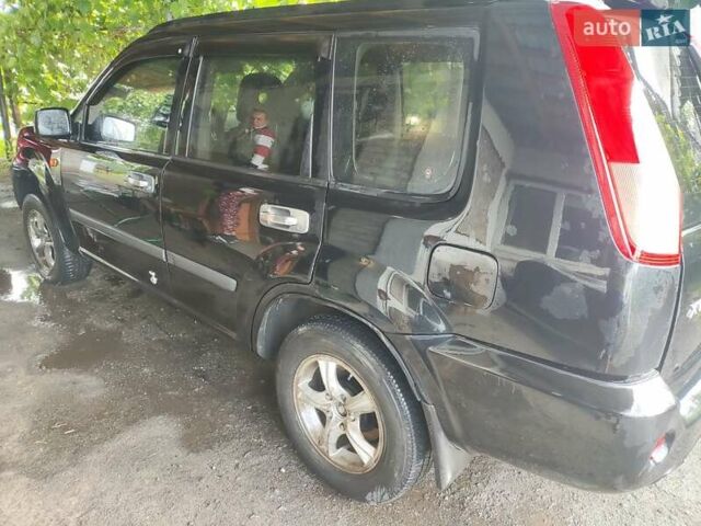 Черный Ниссан ИксТрейл, объемом двигателя 2.49 л и пробегом 195 тыс. км за 5200 $, фото 2 на Automoto.ua