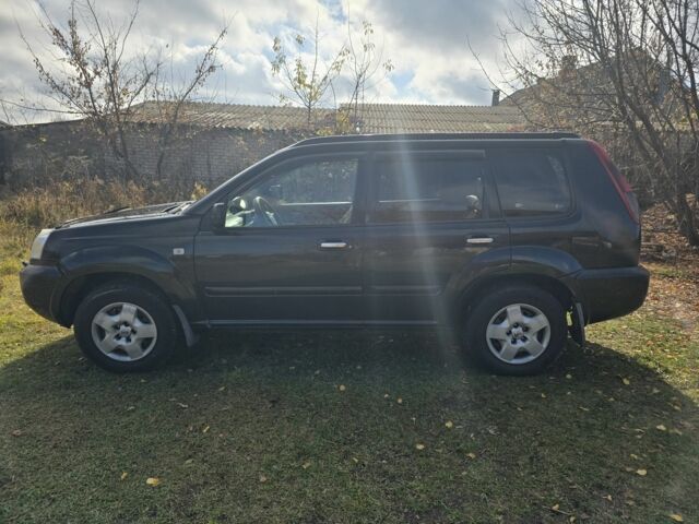 Черный Ниссан ИксТрейл, объемом двигателя 2.2 л и пробегом 206 тыс. км за 4000 $, фото 4 на Automoto.ua