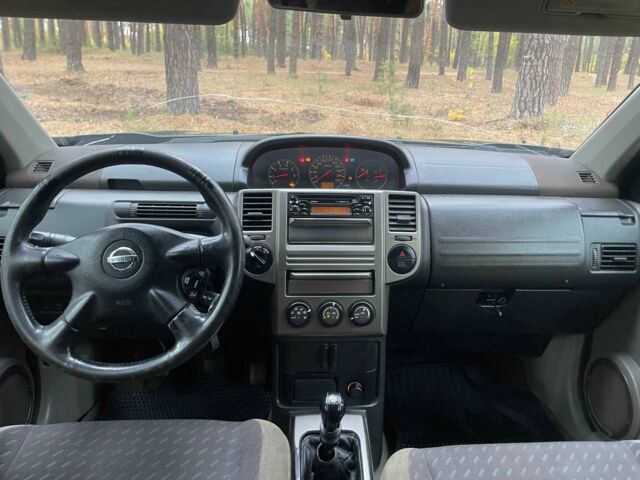 Чорний Ніссан ІксТрейл, об'ємом двигуна 2.2 л та пробігом 311 тис. км за 3500 $, фото 6 на Automoto.ua