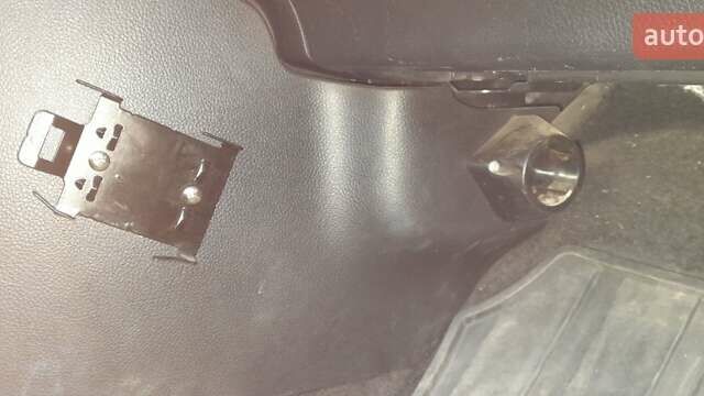 Черный Ниссан ИксТрейл, объемом двигателя 2 л и пробегом 259 тыс. км за 9999 $, фото 22 на Automoto.ua