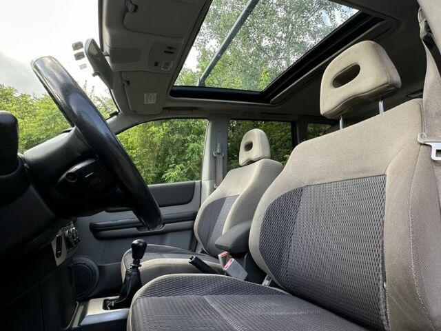 Черный Ниссан ИксТрейл, объемом двигателя 2.2 л и пробегом 208 тыс. км за 3799 $, фото 5 на Automoto.ua