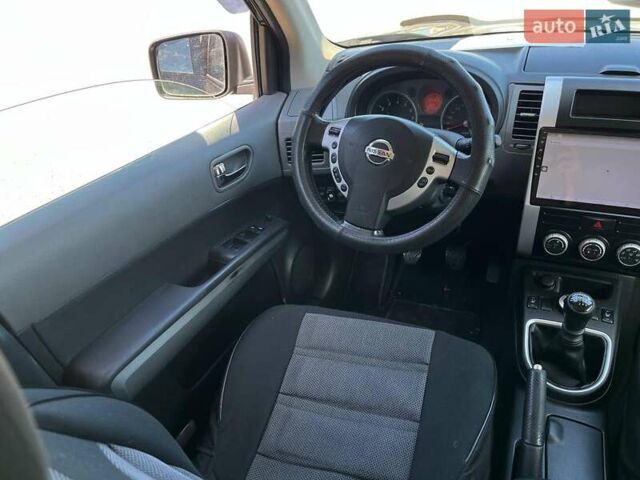 Черный Ниссан ИксТрейл, объемом двигателя 2 л и пробегом 279 тыс. км за 9240 $, фото 25 на Automoto.ua